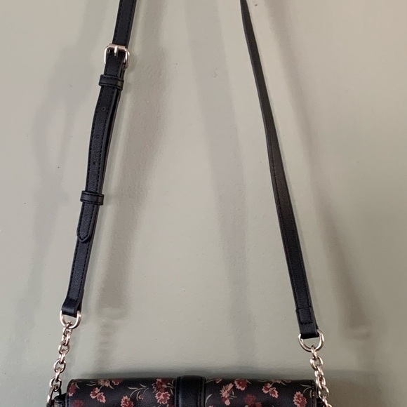 ❤️CHAPS Small Faux Leather CROSS-BODY Purse Hand Bag w Floral Print 10.5x7x2 " - Picture 2 of 10